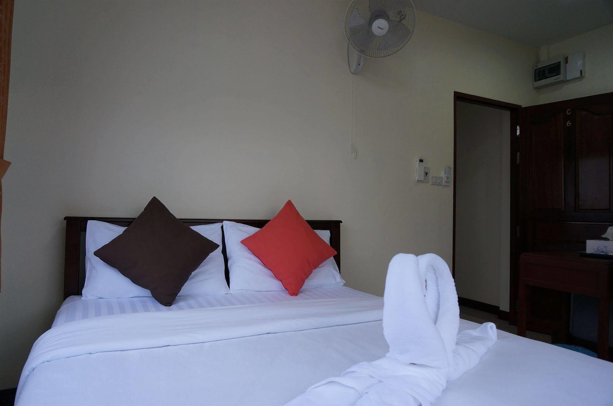 Baan Taweesuk Guest House Хуа Хин Экстерьер фото